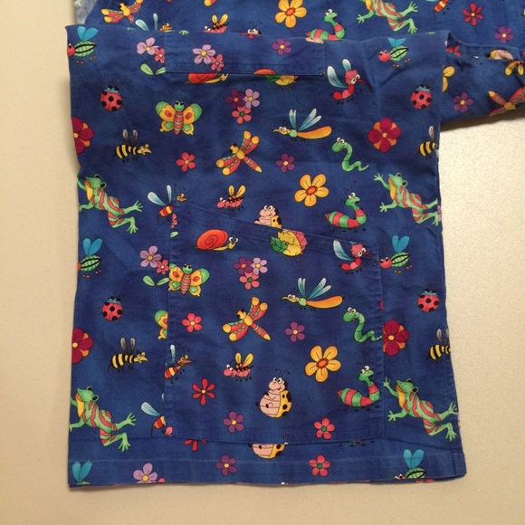 ▫️Crazy Scrubs Scrub Top with Flowers, Bugs, Frogs - Picture 15 of 16